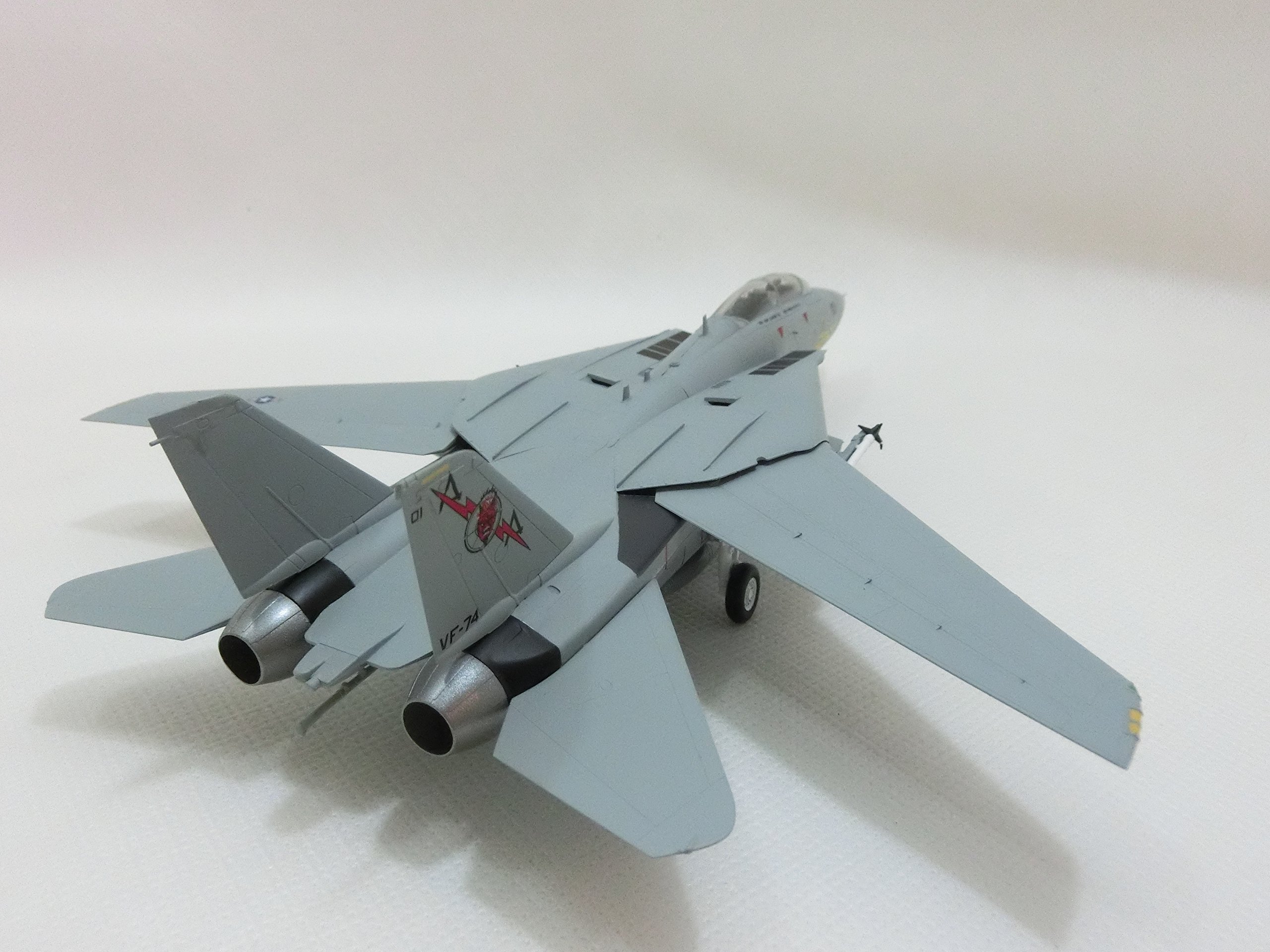 Amazon.co.jp: 1/72 完成品 37187 グラマン F-14B トム
